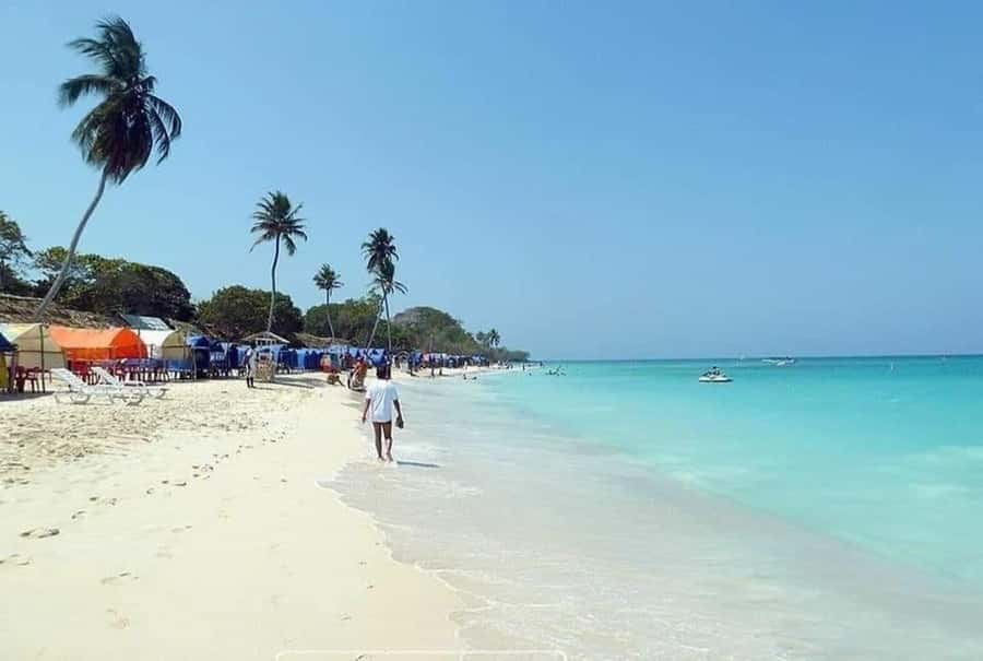 Cartagena: Playa Blanca BARU by speedboat with lunch - English Support and the Native Guide