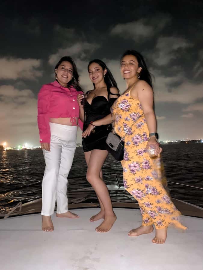 Cartagena: Speed Boat Party on the Bay with open bar - Music, dancing, and the changing mood onboard