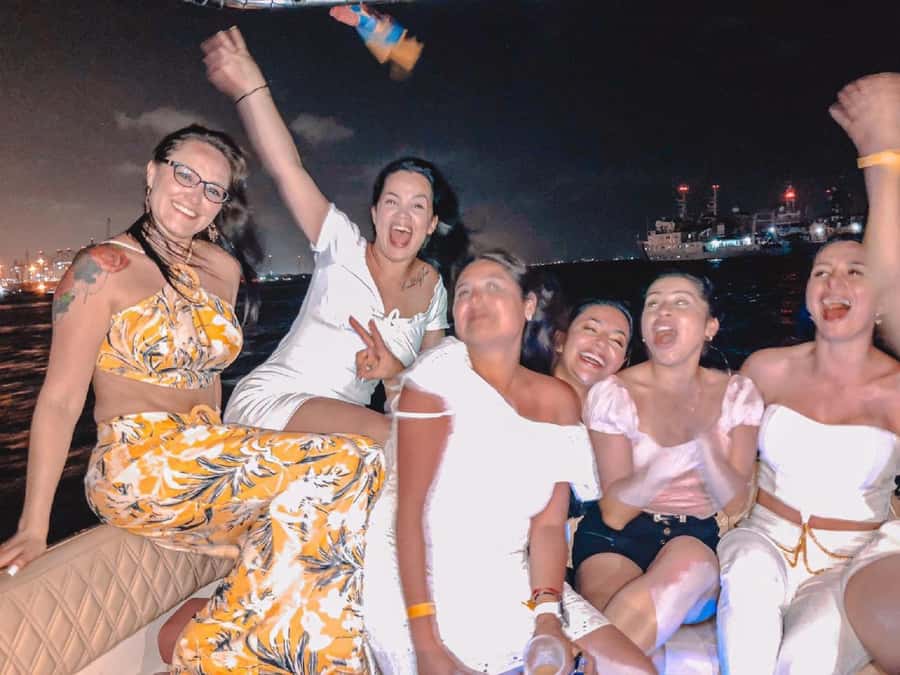 Cartagena: Speed Boat Party on the Bay with open bar - What the $24 price really gets you
