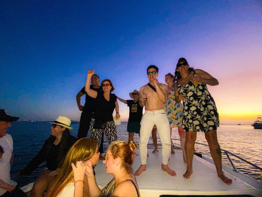 Cartagena: Speed Boat Party on the Bay with open bar - Who will enjoy this Cartagena night out