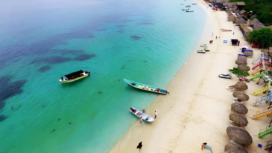 Cartagena: Visit 4 islands in a speedboat + plankton! - Swimming with glowing plankton after dark