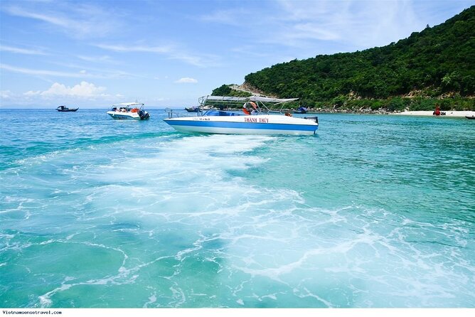 Cham Island Snorkeling - Wonderful Beach - Speedboat Daily Tour - The speedboat crossing to Cu Lao Cham