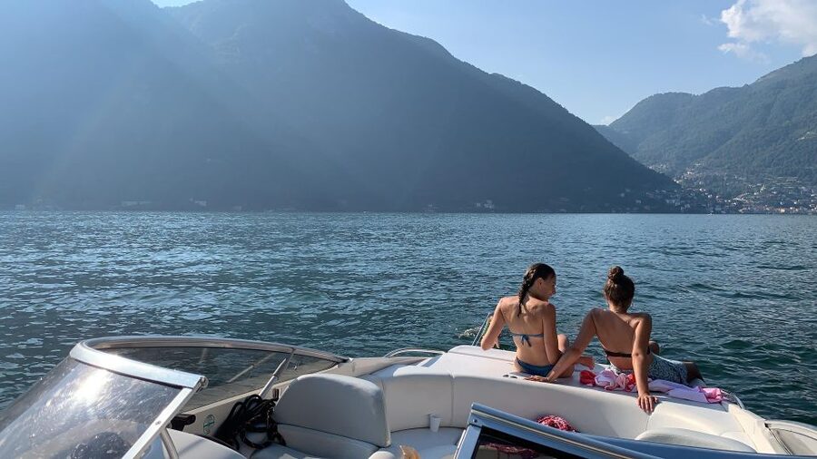 Como: Lake Como Private Modern Speedboat Tour with Prosecco - Laglio, Villa Oleandra, and the Two-Hour Upgrade