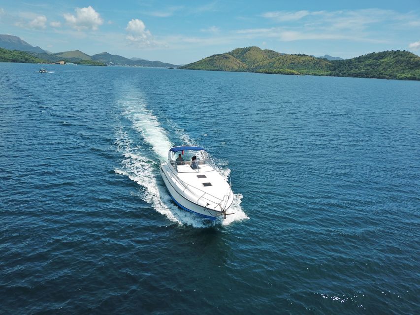 Coron: Private Island-Hopping Tour on a Yacht or Speedboat - Barracuda Lake and underwater scenery