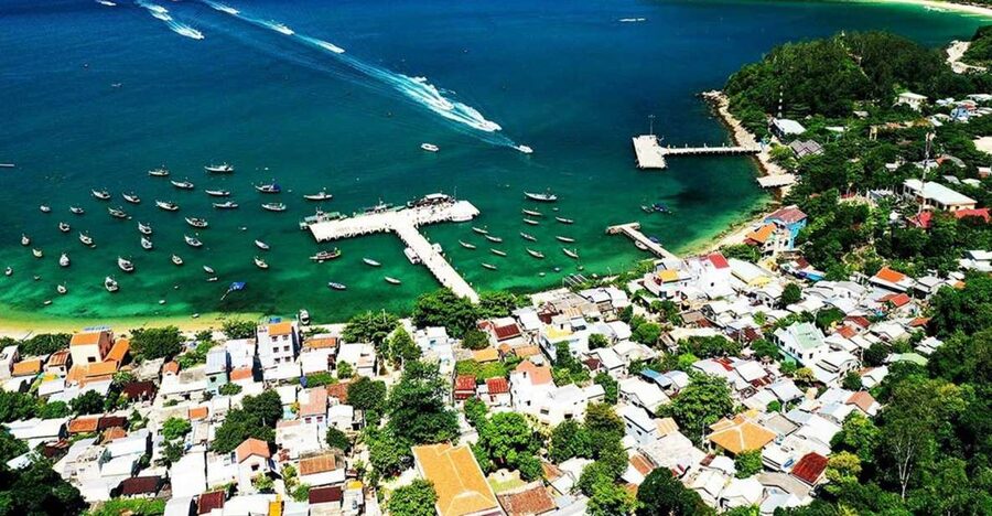 Da Nang/Hoi An: Cham Island Speedboat Tour with Snorkeling - Guides who shape the day