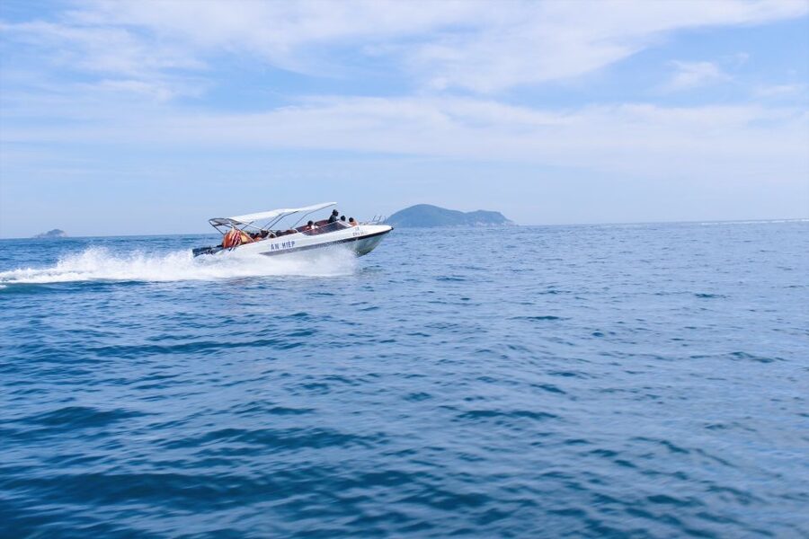 Da Nang/Hoi An: Cham Islands Snorkeling by High-Speed Boat - Changing at the beach and snorkeling for 45 minutes