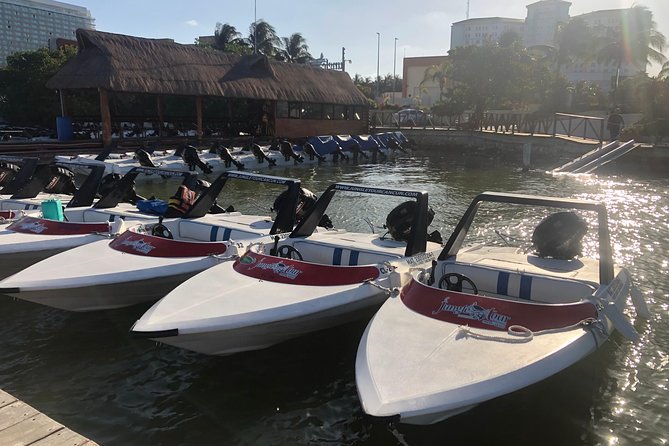 Drive the best speedboat in Cancun and feel the adrenaline. - Meeting at the marina or using hotel pickup