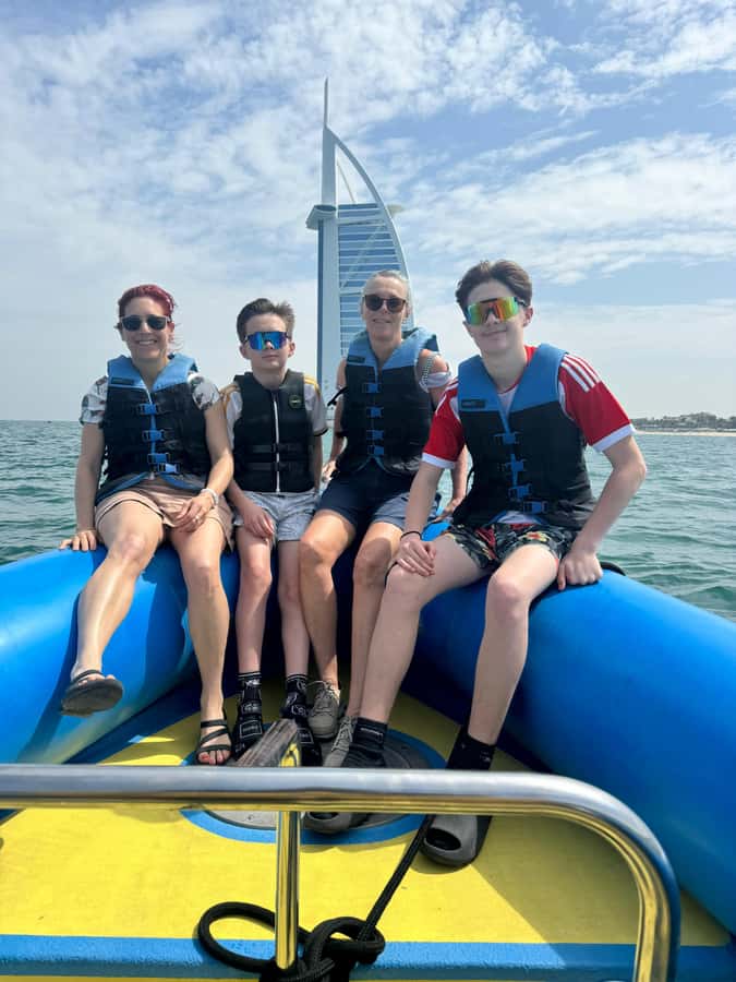 Dubai: Guided Speedboat Tour with City Sights & Ice Cream. - The guide makes a difference