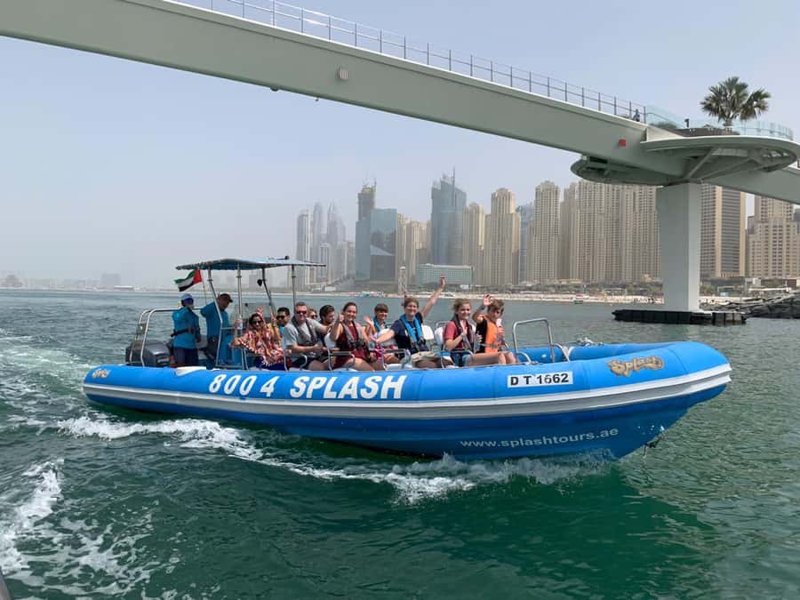 Dubai Marina : 1.5-Hour Atlantis Sightseeing Speedboat Tour - The ride back, with speed and city lights