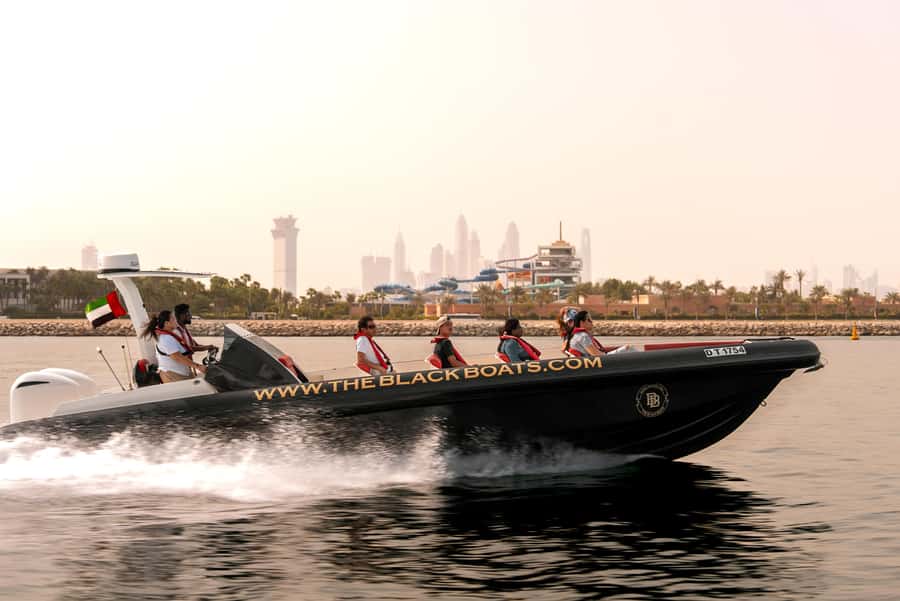 Dubai Marina: 1-Hour Luxury Sightseeing Speedboat Tour - The return trip is the fast part