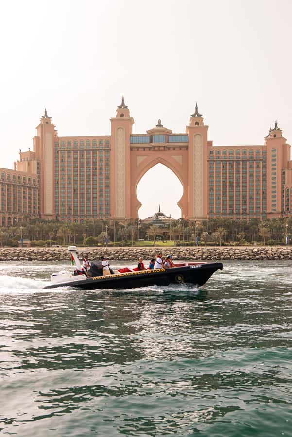 Dubai Marina: 1-Hour Luxury Sightseeing Speedboat Tour - Starting at Dubai Marina Yacht Club