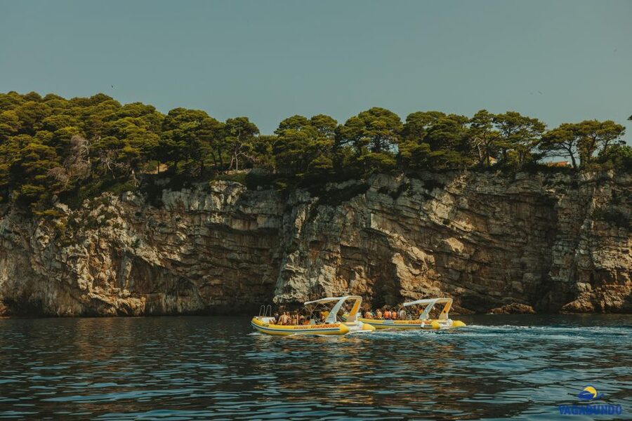 Dubrovnik: Blue Cave Afternoon Speedboat Tour with Drinks - A final swim and view near Lokrum