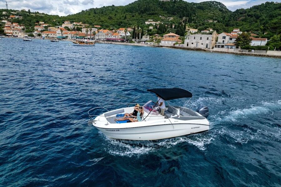 Dubrovnik: Elaphiti Islands Private Day Cruise by Speedboat - A skipper who can shape the day