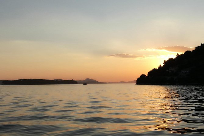 Dubrovnik: Golden Hour Sunset Cruise with Drinks - Meeting at Marina Frapa Dubrovnik