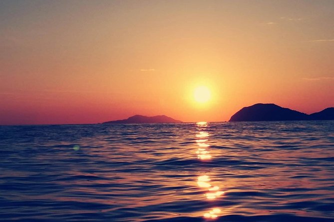 Dubrovnik: Golden Hour Sunset Cruise with Drinks - Weather and the practical comfort question