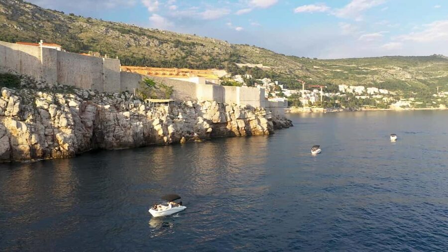 Dubrovnik Private Speedboat Tour to Elaphite Islands - What the private skipper adds