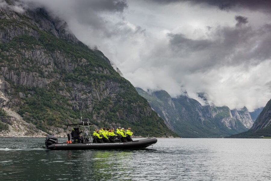 Eidfjord: 1-Hour Fjord RIB Tour - Choosing between Simadal Fjord and Hardangerbrua