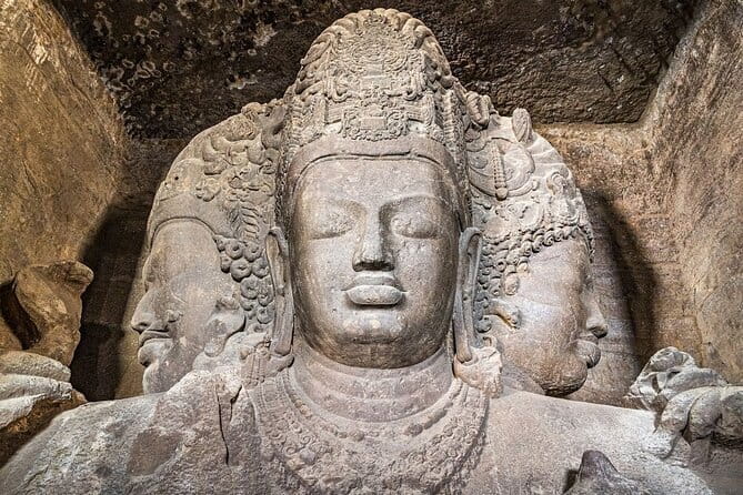 Elephanta Island Private Speedboat Tour from Mumbai - 6pax - Inside the Shiva caves with an English-speaking guide