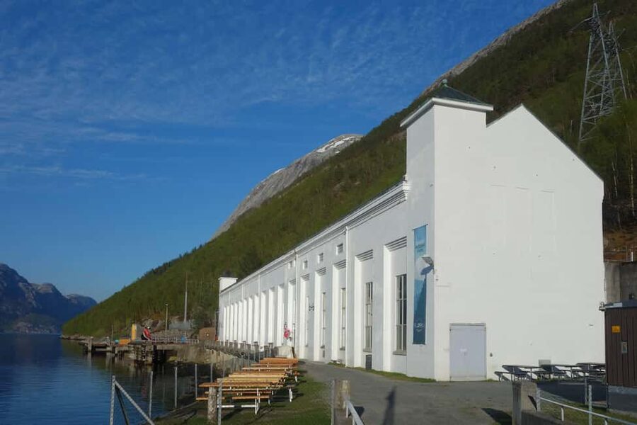 Flørli 4444: RIB & Hike - The old powerplant adds meaning to the climb