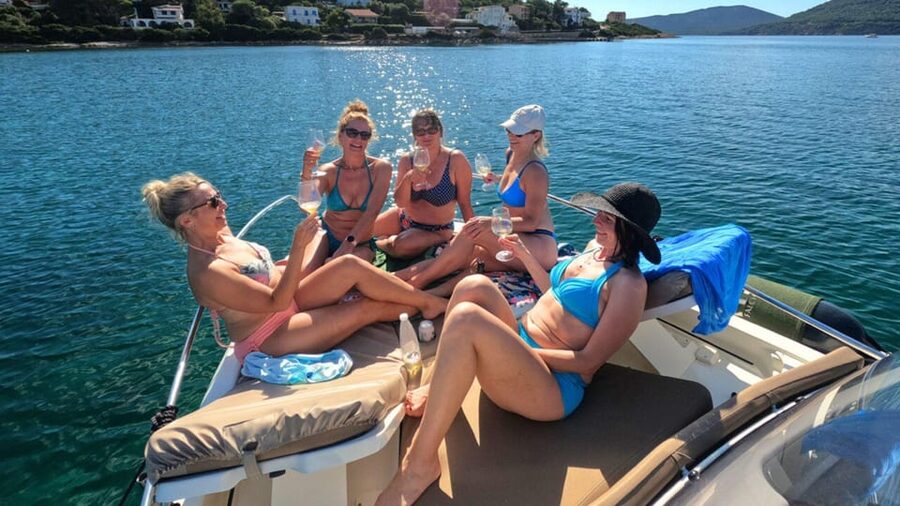 From Alghero: half-day motor boat trip - The route changes with the sea