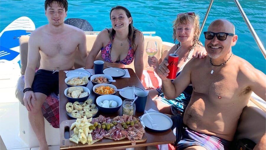 From Alghero: half-day motor boat trip - The skipper makes the difference