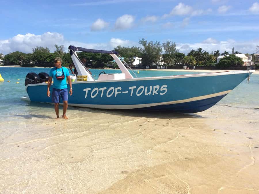 From Blue Bay: Ile aux Cerfs Speedboat Excursion with BBQ - Ile aux Fouquets and its old lighthouse
