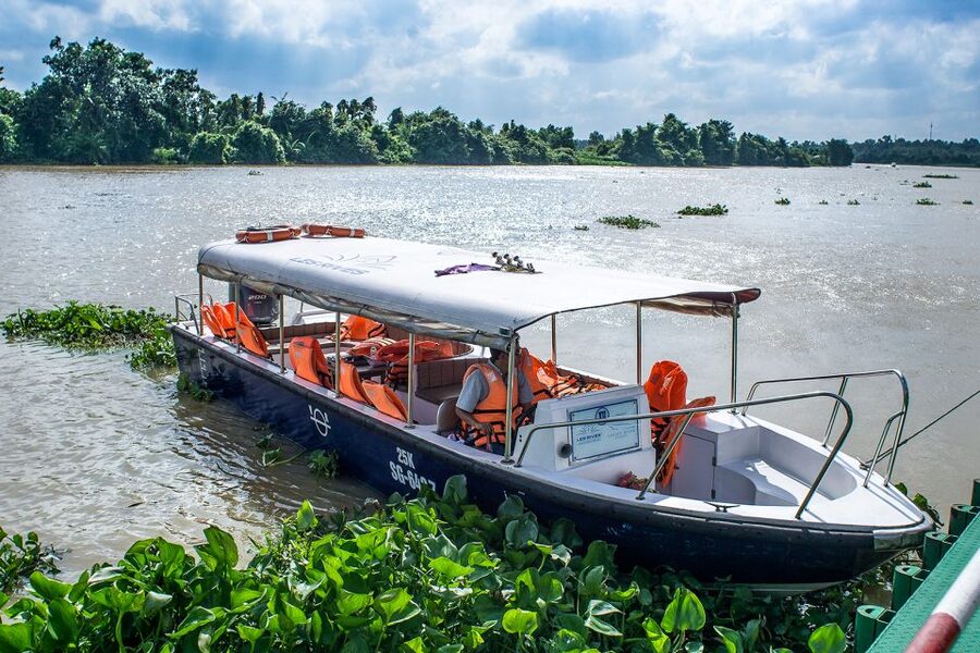 From Ho Chi Minh: Cu Chi Tunnels and VIP Speedboat Tour - Walking through the Cu Chi Tunnels