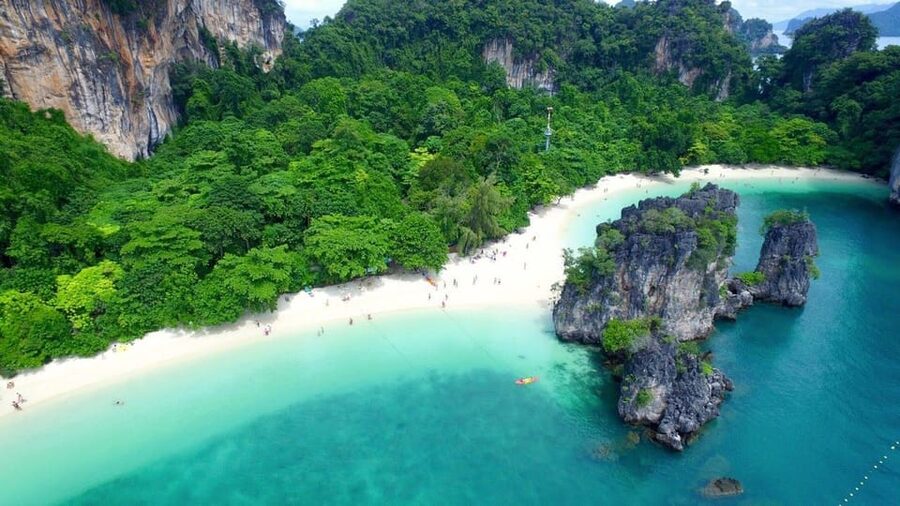 From Krabi: Hong Islands Day Trip by Speedboat with Lunch - An early pickup and a calm start at the pier