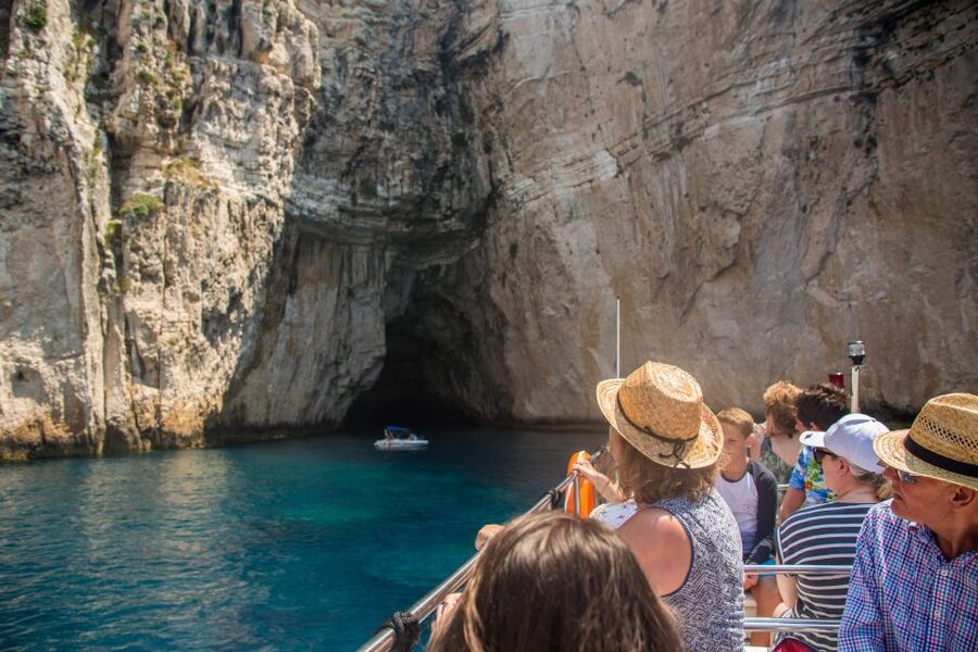 From Lefkimmi: Paxos, Antipaxos & Blue Caves Speedboat Tour - Two hours in Gaios