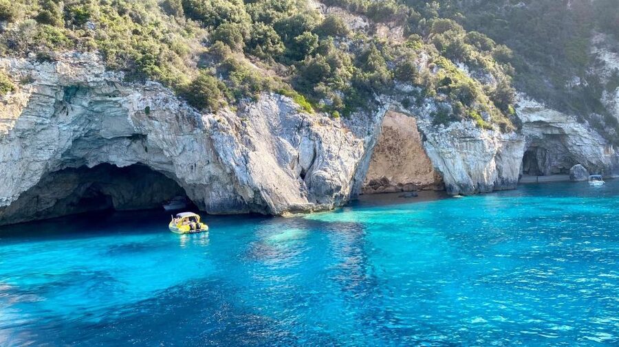 From Lefkimmi: Paxos, Antipaxos & Blue Caves Speedboat Tour - Booking value and practical timing