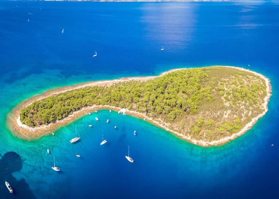 From Makarska: Full day private speed boat tour 3 islands - A full day from Makarska, with the sea as your road
