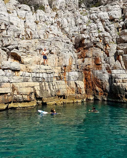 From Makarska: Full day private speed boat tour 3 islands - Jelsa adds cafés, shops, and a little choice