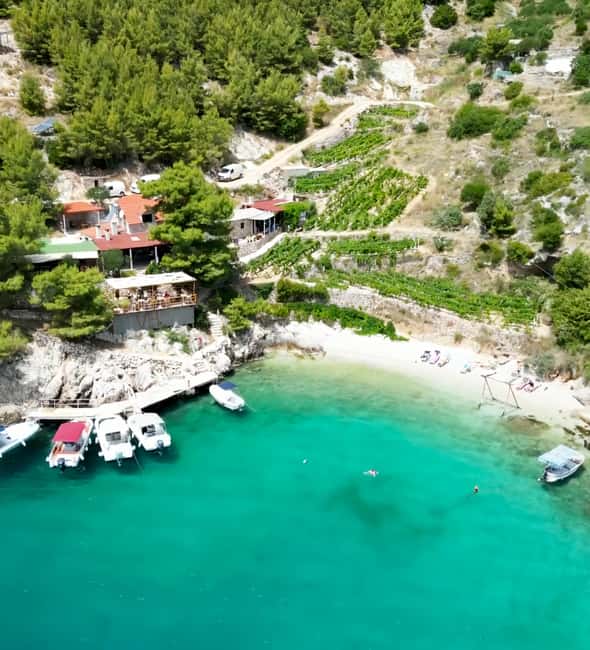 From Makarska: Full day private speed boat tour 3 islands - Vala Hrvaska combines swimming with a wood-fired meal