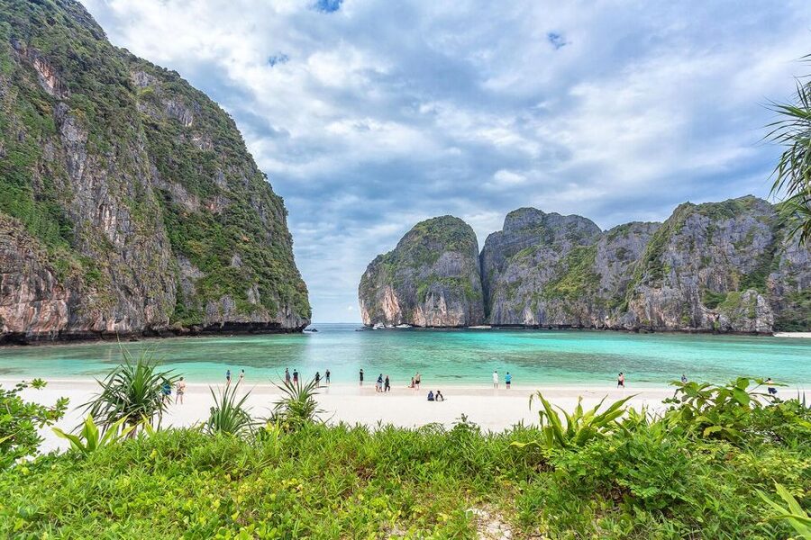 From Phi Phi: Sunrise Maya Bay, Pileh Lagoon Speedboat Tour - Why the sunrise departure matters at Maya Bay