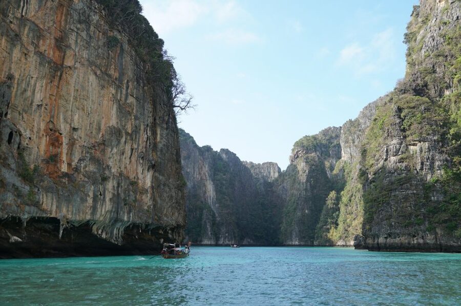 From Phuket: Phi Phi Islands Speedboat Trip & Lunch - Maya Bay and the famous Phi Phi Leh scenery