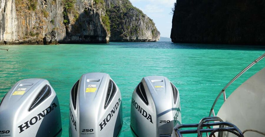 From Phuket: Phi Phi Islands Speedboat Trip & Lunch - Phi Phi Don and Monkey Beach from the water