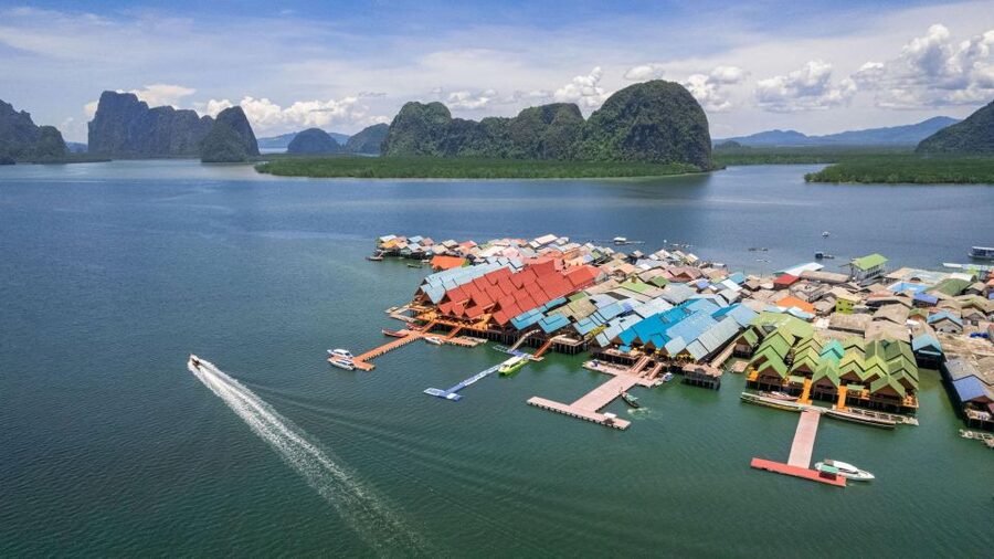 From Phuket: Premium Speedboat Tour to James Bond & Ko Panyi - Hong Island is the day’s most active stop