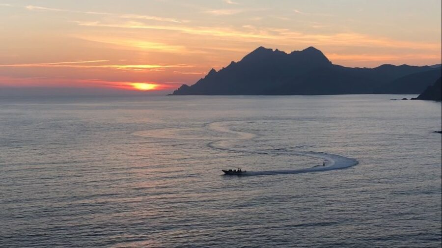 From Porto: Piana Creeks and Scandola Semi-Rigid Boat Tour - Leaving Porto and entering the Gulf