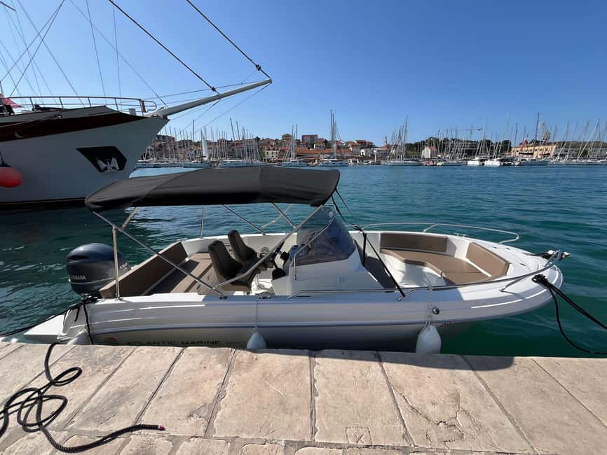 From Trogir/Kaštela: Private Blue Lagoon Speedboat Cruise - Maslinica on Šolta brings a slower hour