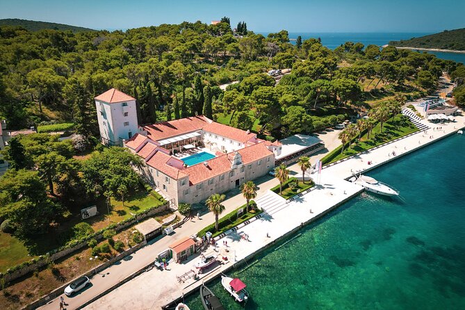 From Trogir & Split: Half Day Speedboat Tour with Blue Lagoon - The boat, crew, and atmosphere