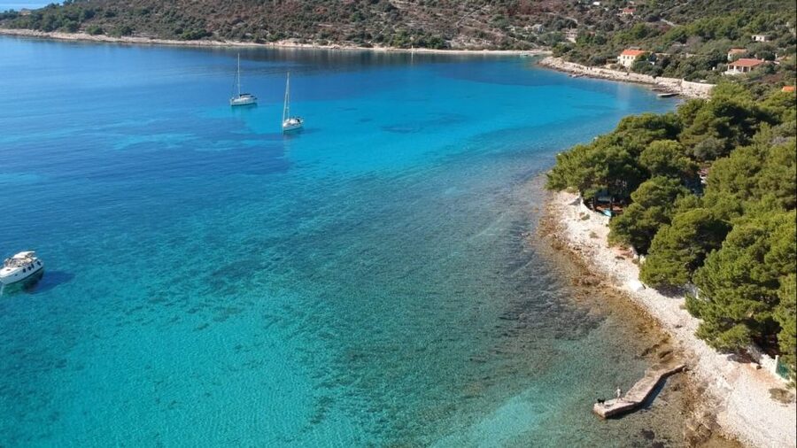 From Trogir: Three Islands Half-Day Speedboat Tour - A fast start beside Kamerlengo Castle