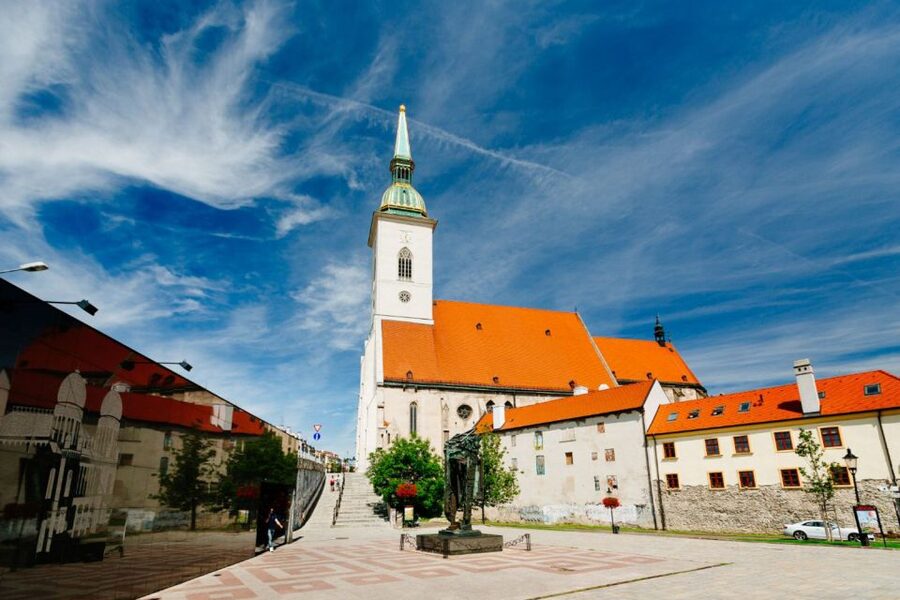 From Vienna: Guided Tour to Bratislava with Speed Boat Ride - Finding Pontoon HUMA 6 for the boat home