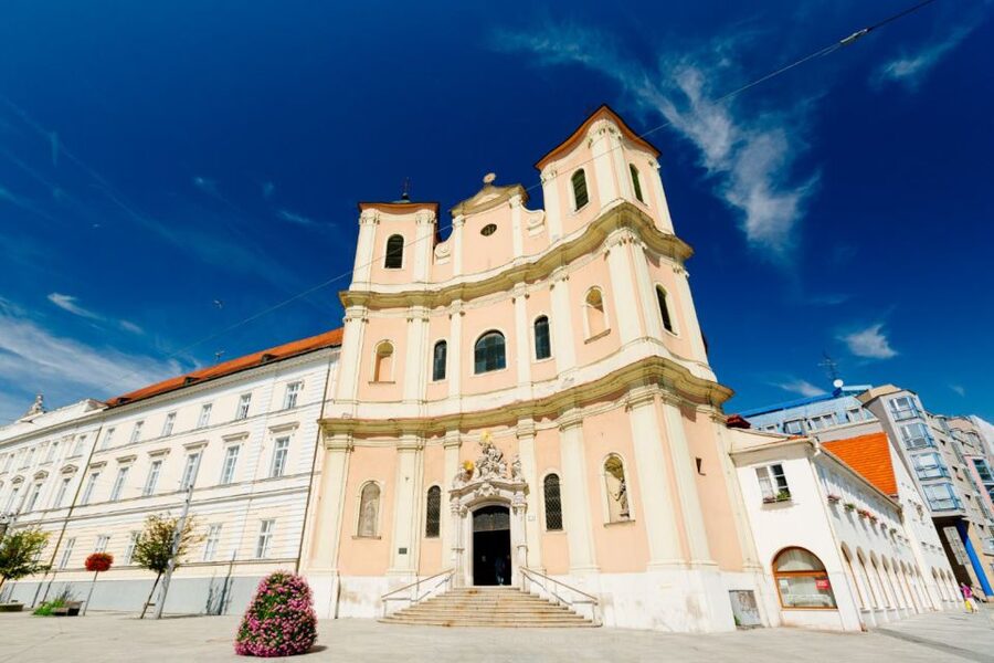 From Vienna: Guided Tour to Bratislava with Speed Boat Ride - What the price really buys you
