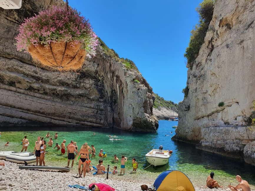 From Vis: Speedboat tour - Vis, Biševo & Blue Cave (shared) - Starting in Vis and heading to Parja