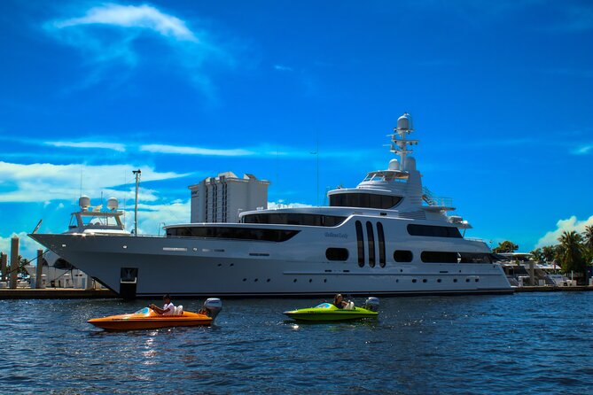 Ft. Lauderdale Mini Powerboat Rental. Canal, Yacht, Mansion Tour - What the mini powerboat is like on the water