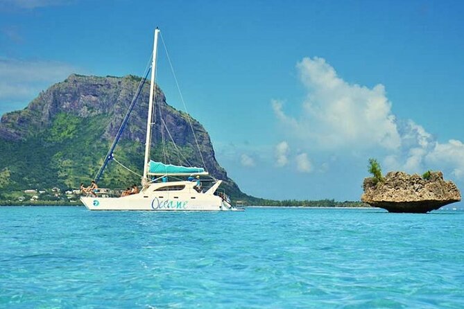 Full day Shared Speedboat Tour - South West Lagoon Dolphin Swim - The return to Flic en Flac