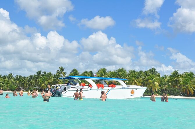 Full Day Tour to Saona Island by Catamaran and Speedboat - The guide and the group atmosphere