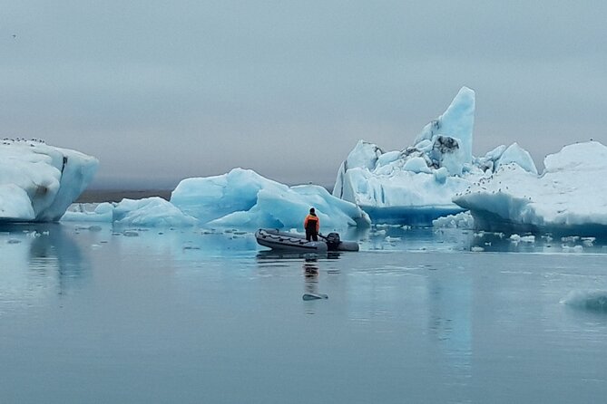 Glacier Lagoon Private Tour with Private Zodiac boat ride on the Iceberg Lagoon - Seljalandsfoss: the waterfall you can walk behind