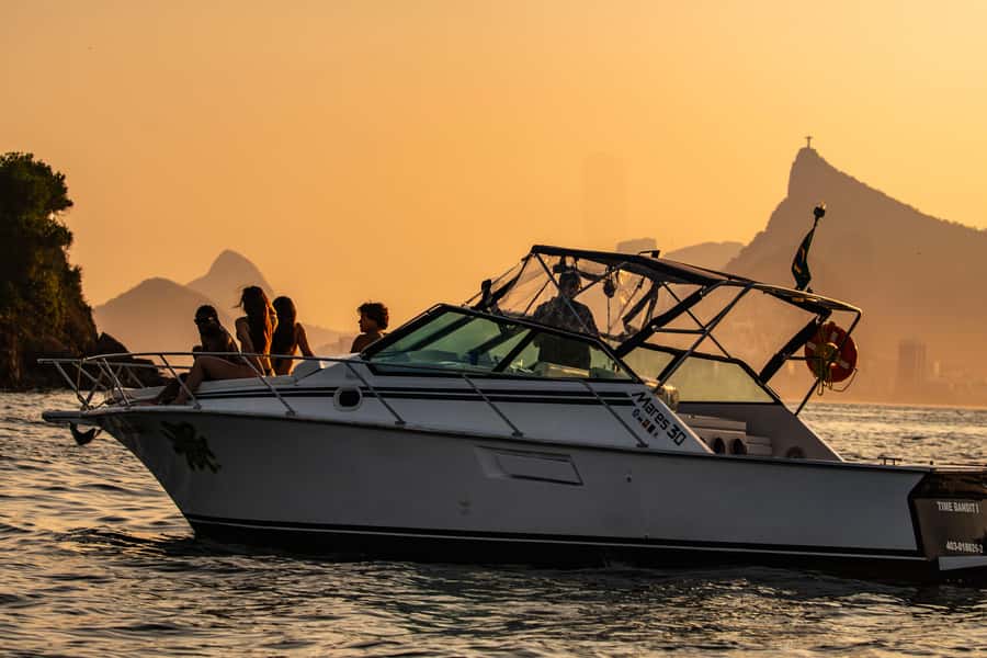 Glória: Sunset Speedboat Cruise with Drinks and Snacks - Why this three-hour cruise is worth considering