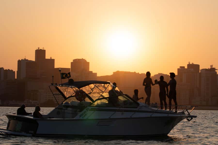 Glória: Sunset Speedboat Cruise with Drinks and Snacks - What the $63 price really covers